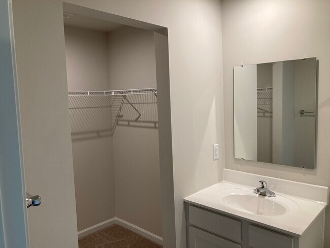 Building Photo - 565 Hampton Townes Dr