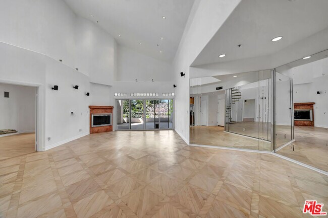 Building Photo - 4477 Woodman Ave