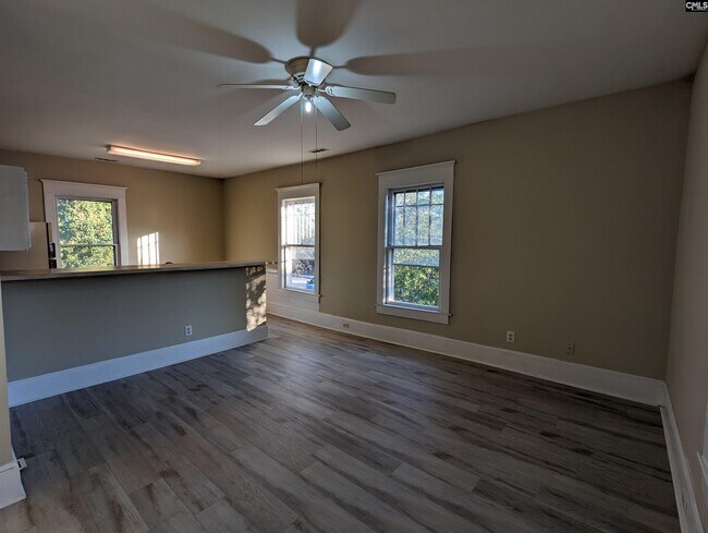 Building Photo - 3121 Rosewood Dr