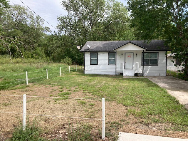 Building Photo - 5810 E Houston Rd