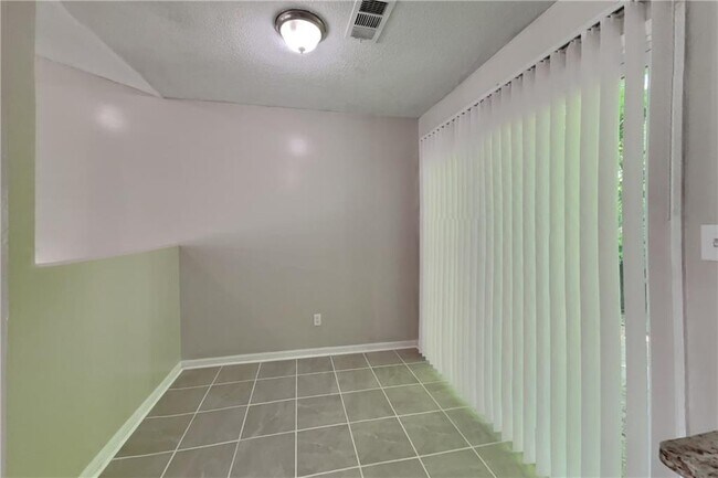 Building Photo - 1174 Empire Cir
