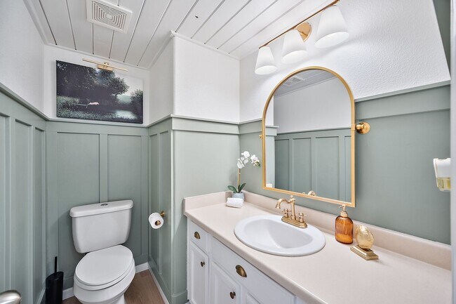 Building Photo - Beautiful Recently Renovated 4 Bed 4 Bath Home In Fountain!!!!