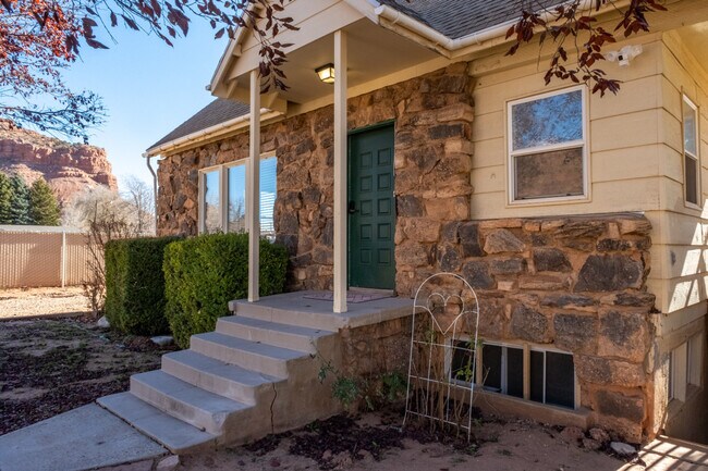 Building Photo - 170 E 100 N