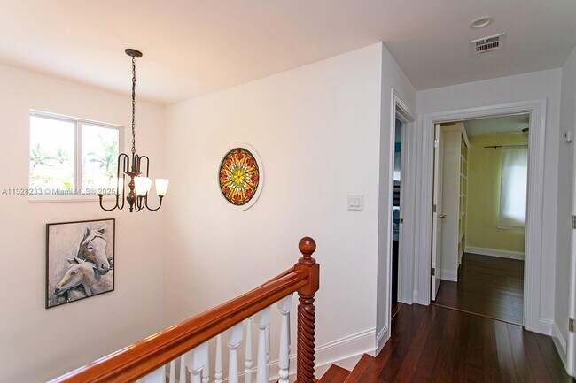 Building Photo - 809 S 17th Ave