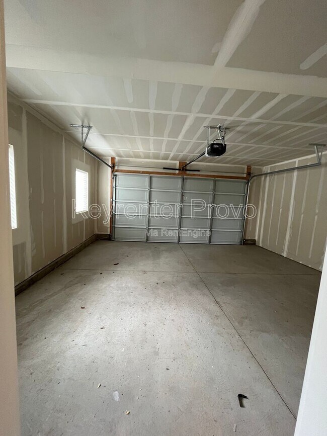 Building Photo - 1046 E 1300 S