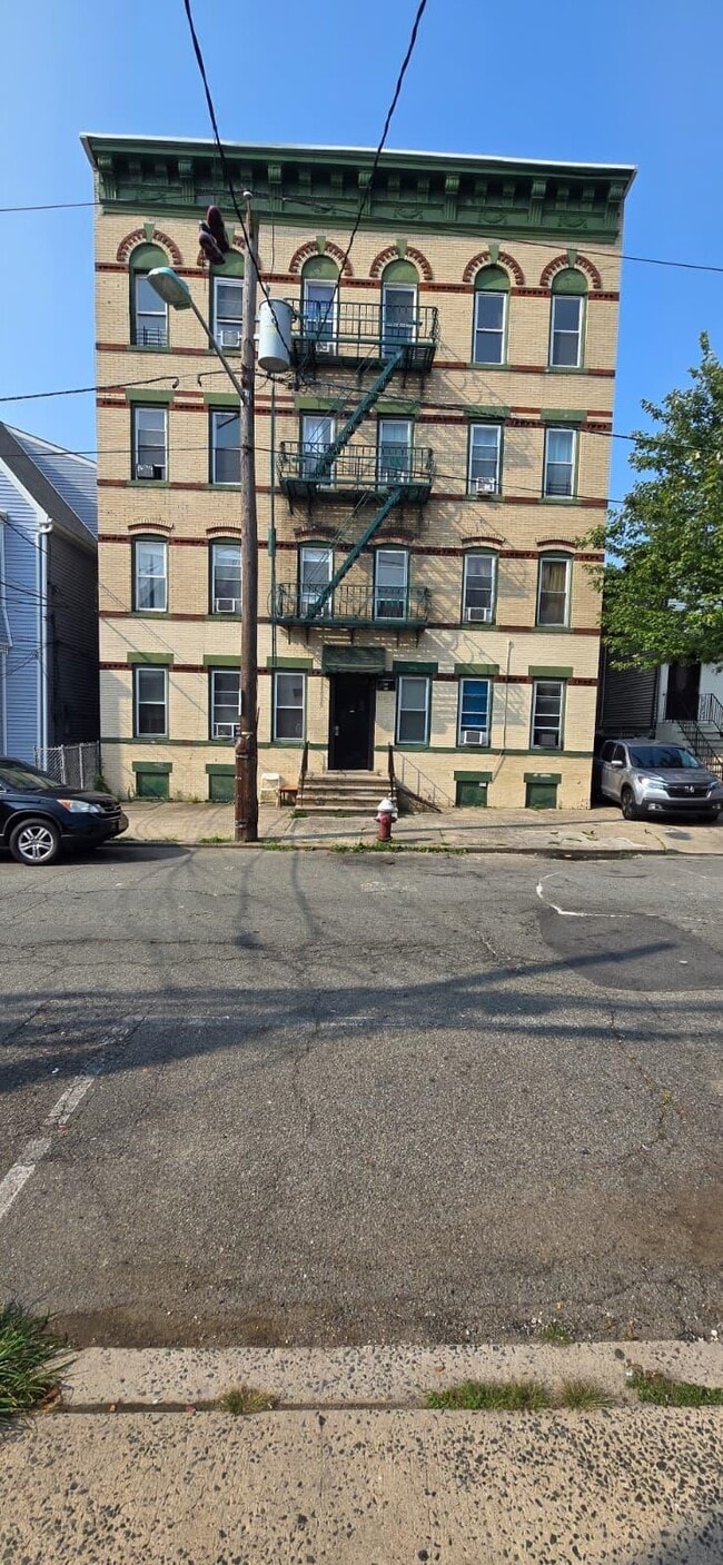 Building Photo - 80 W 18th St