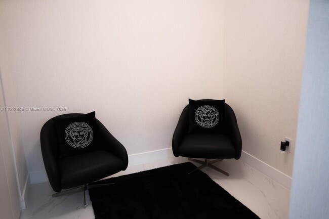 Building Photo - 700 NE 24th St