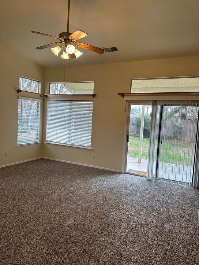 Building Photo - 3/2 Granville in NW Fresno. 3 car garage a...