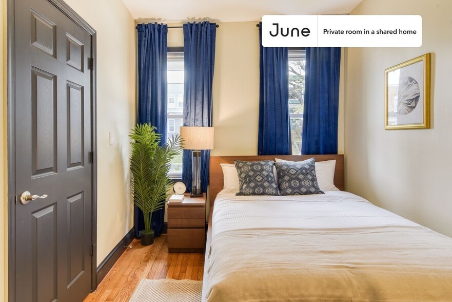 Building Photo - Room in Shared 5 bed/2 bath home in Columbia Heights