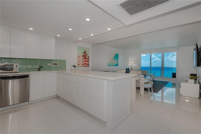 Building Photo - 2301 Collins Ave