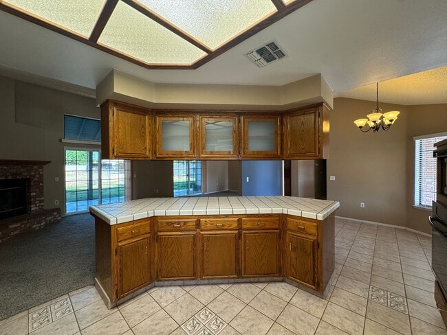 Building Photo - Northwest Bakersfield Home