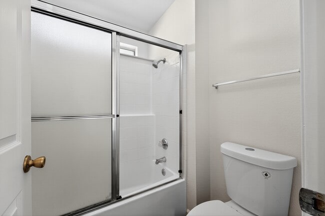 Building Photo - 2800 Plaza del Amo