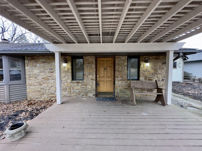 Building Photo - 690 Terrace Lake Rd