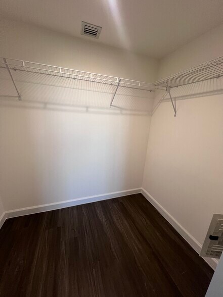 Building Photo - 1516 NW 1st Ave