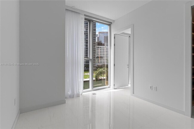 Building Photo - 300 Biscayne Blvd Way