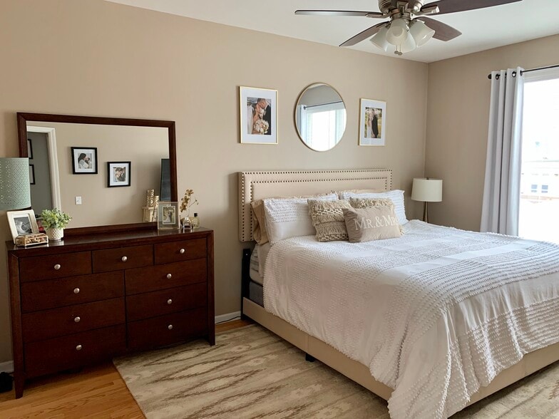 Master Bedroom - 2040 W Belmont Ave