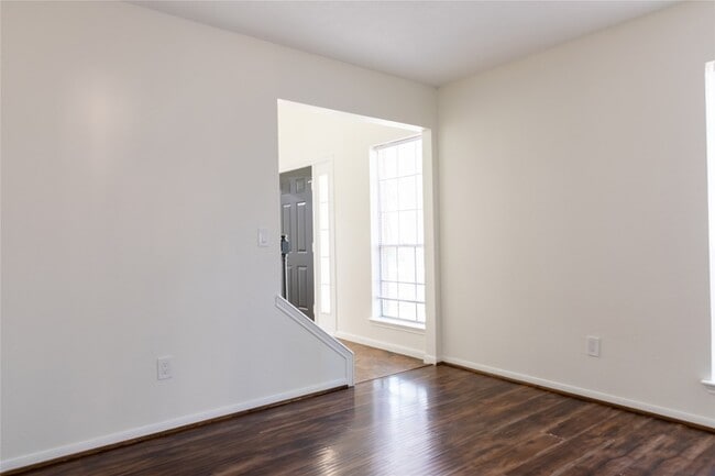 Building Photo - 22 Cottage Grove Pl