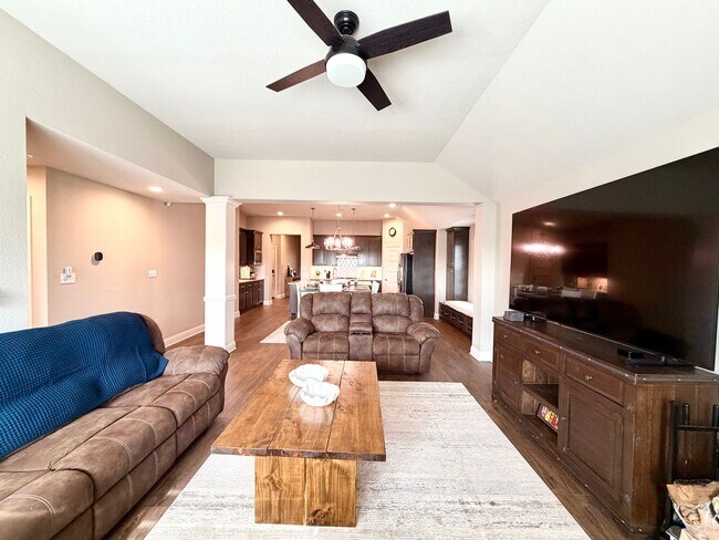 Building Photo - Beautiful 4 Bedroom Rental with Garage & Outdoor Living Space