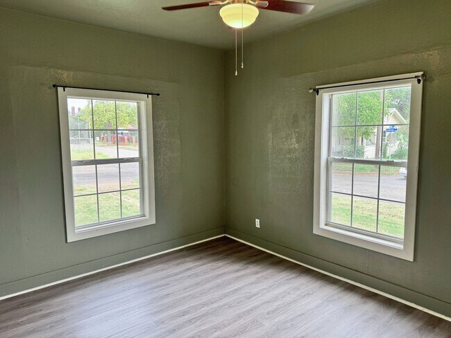 Building Photo - Affordable 3 Bedroom, 1 Bathroom Home In WF!