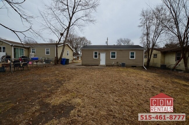 Building Photo - DSM Ranch - Newly Renovated!