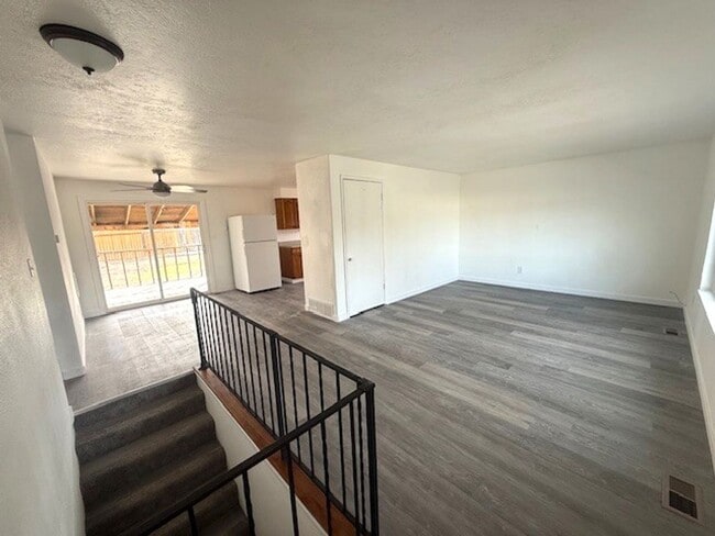 Building Photo - 5 bedroom home in Elko