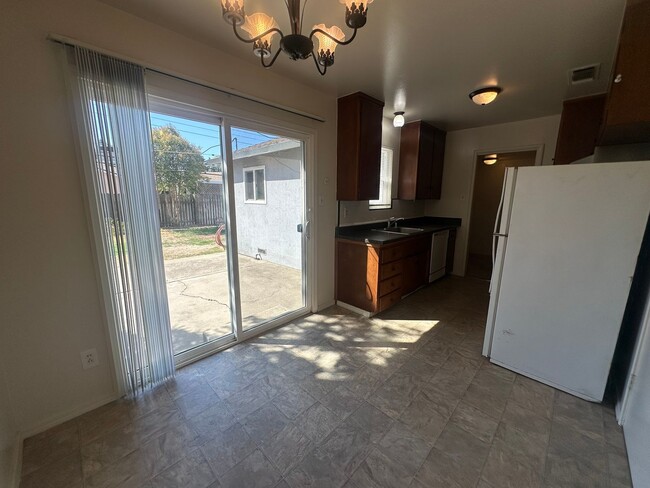 Building Photo - Three Bedroom Two Bathroom Home with Yard