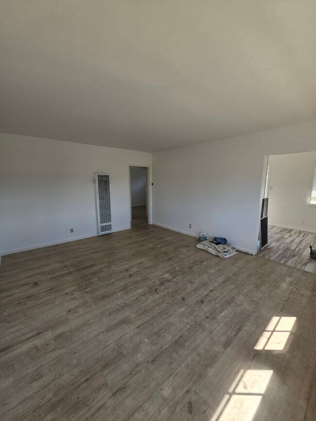 Building Photo - 22 S Dos Caminos Ave