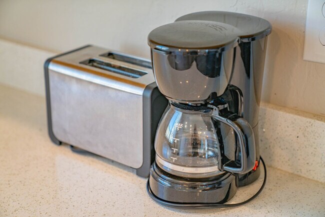 Building Photo - 6612 W Paradise Ln