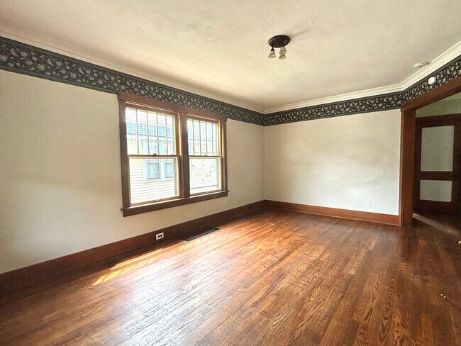 Building Photo - 819 Hoffman Ct