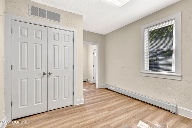 Building Photo - 203 13th Ave