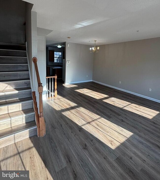 Building Photo - 8002 Bullfinch Pl