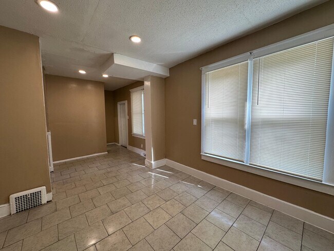 Building Photo - 2981 Montgomery Ave