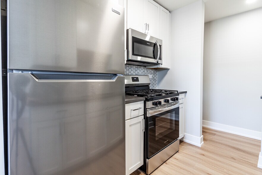 Building Photo - 520 W Aldine Ave