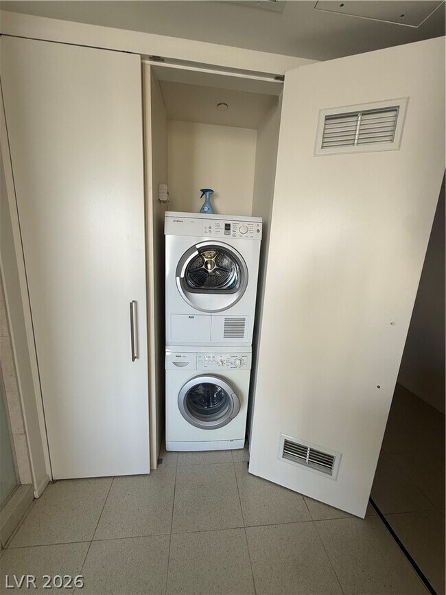 Building Photo - 3722 S Las Vegas Blvd