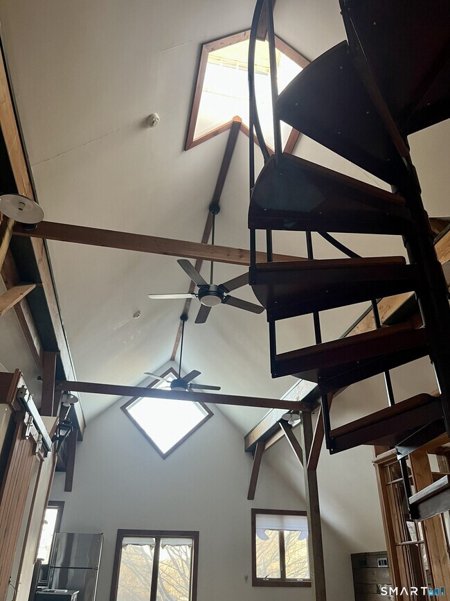 Building Photo - 3 Fox Run