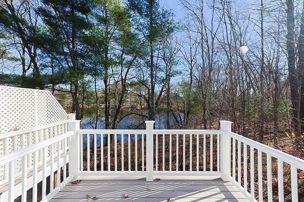 Building Photo - 11 Laurelwood Dr