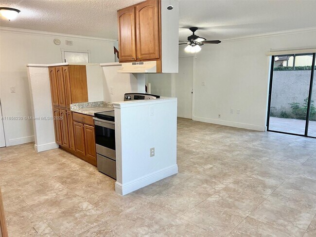 Building Photo - 15840 SW 90th Ct