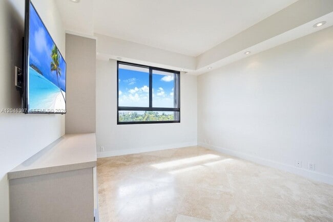 Building Photo - 151 Crandon Blvd
