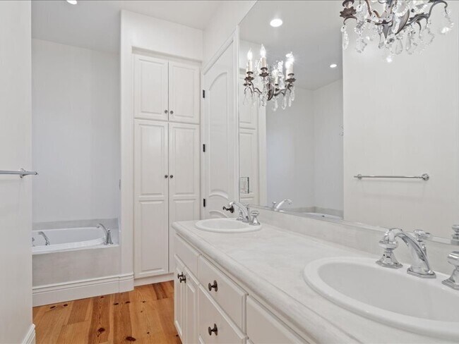 Building Photo - 265 Clear Ridge Dr