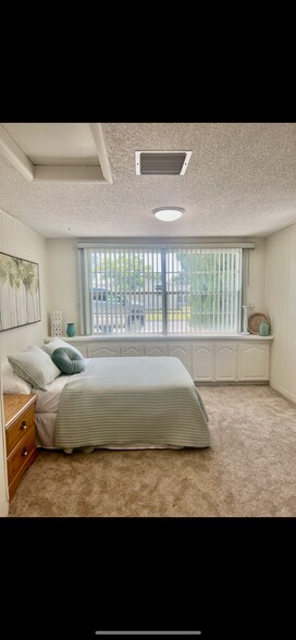 Building Photo - 2337 Hama Dr