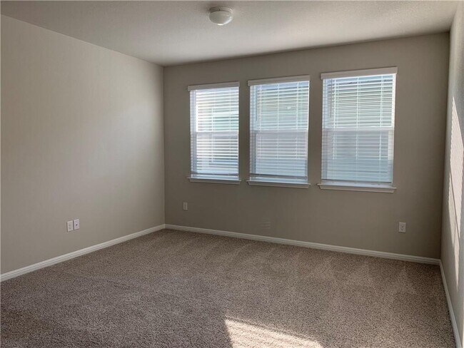 Building Photo - 1308 Anhalt Dr