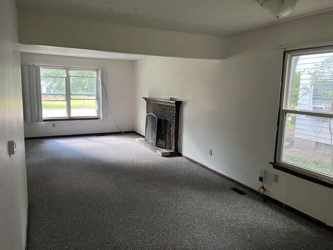 Building Photo - 438 Spartan Ave