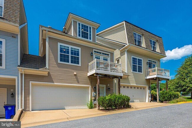 Building Photo - 10202 Woodthrush Dr
