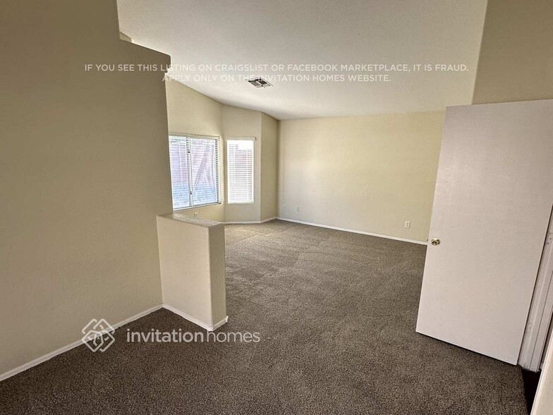 Building Photo - 11191 W Lily McKinley Dr