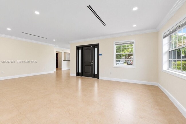 Building Photo - 516 Gerona Ave