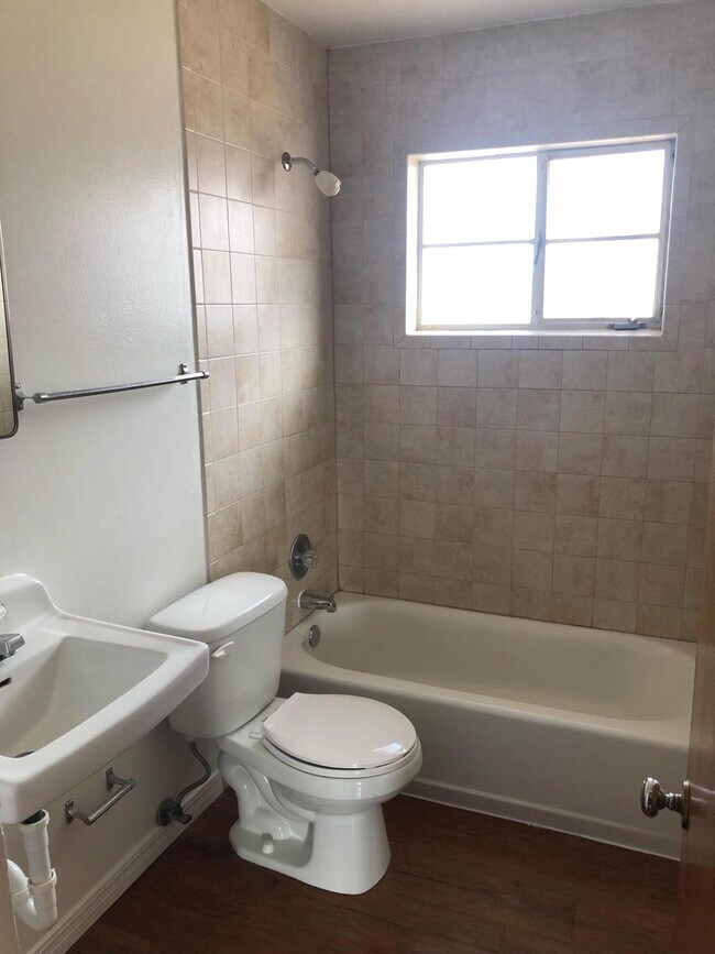 Building Photo - 5731 Middlesboro Ave