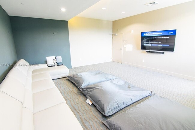 Building Photo - 600 NE 27th St