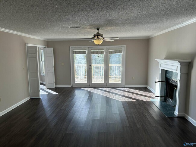 Primary Photo - 550 Farmingdale Rd SE