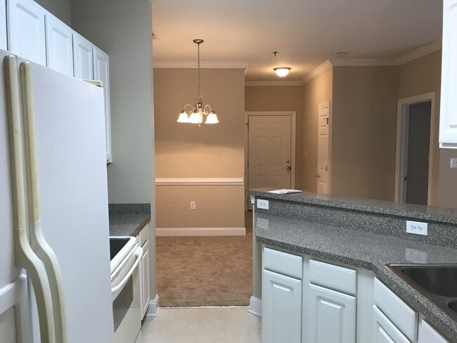 Building Photo - FIRST FLOOR, 3 BEDROOM, 2 BATH UNFURNISHED...