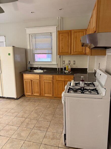 Building Photo - 5033 Ditman St